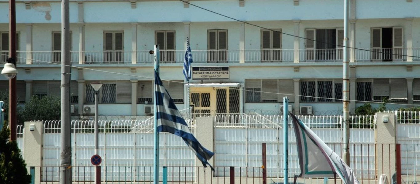 Έρευνα στην Α' πτέρυγα των φυλακών Κορυδαλλού - Βρέθηκαν από αιχμηρά αντικείμενα ως... τσόχα και τράπουλα (φώτο)
